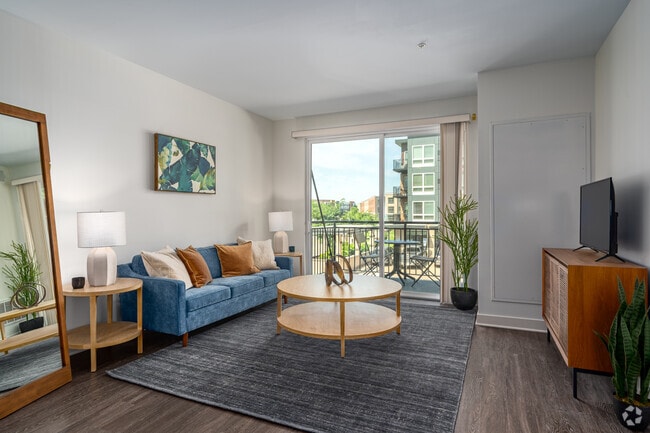 1BR, 1BA - 814SF - Living Room