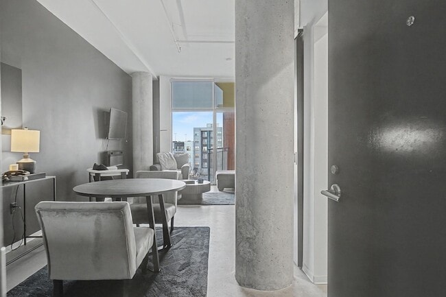 Photo - 2115 Yeaman Pl Unidad 409