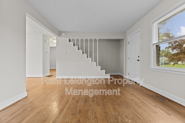 Photo - 265 Zandale Dr