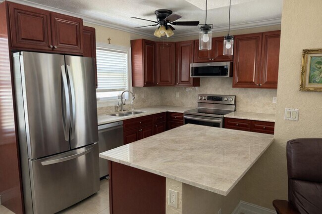 1221 SE 3rd St Unit 4