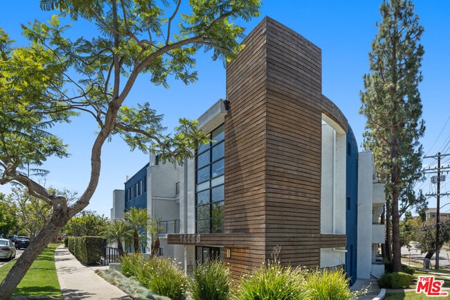 Building Photo - 16100 Sunset Blvd Unit 106