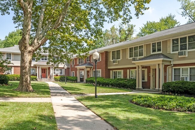 Royal Court Apartments, LLC