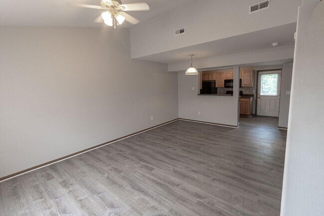 Photo - 2117 N Ballenger Ln