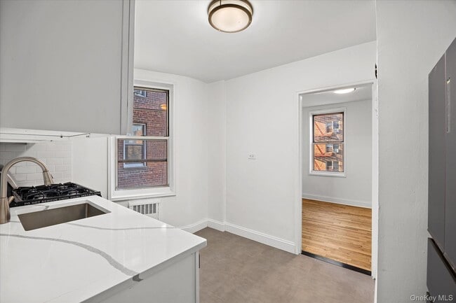 Photo - 67-30 Clyde St Unit 3B
