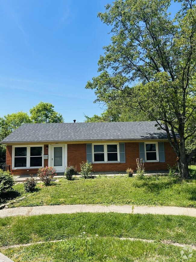 Building Photo - Charming 3-Bedroom Ranch in Prime Location! Rental