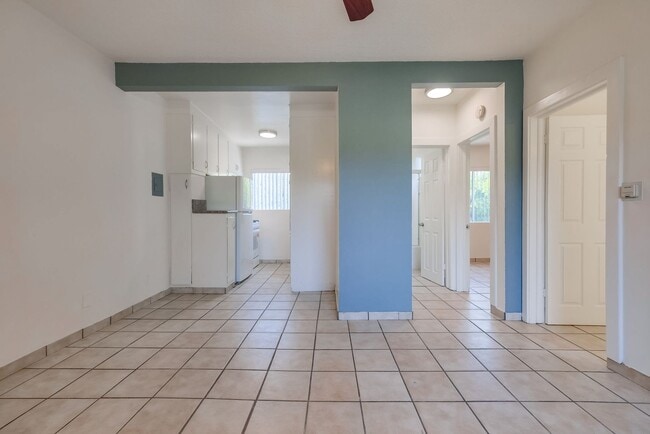 Photo - 2431 S Ridgeley Dr Unidad 10