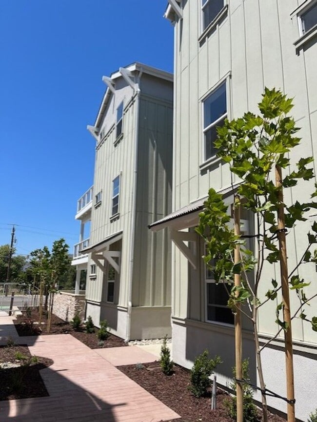 Photo - 2 Bedroom 2 Full Bath Condo with Stunning Views and Energy Savings