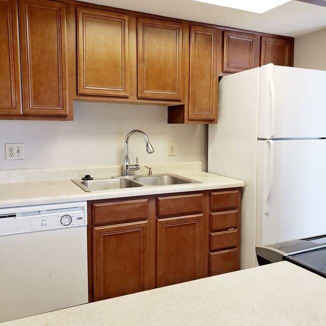 Photo - 1402 E Guadalupe Rd