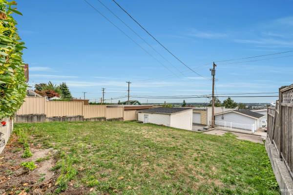 2208 Burquitlam Dr