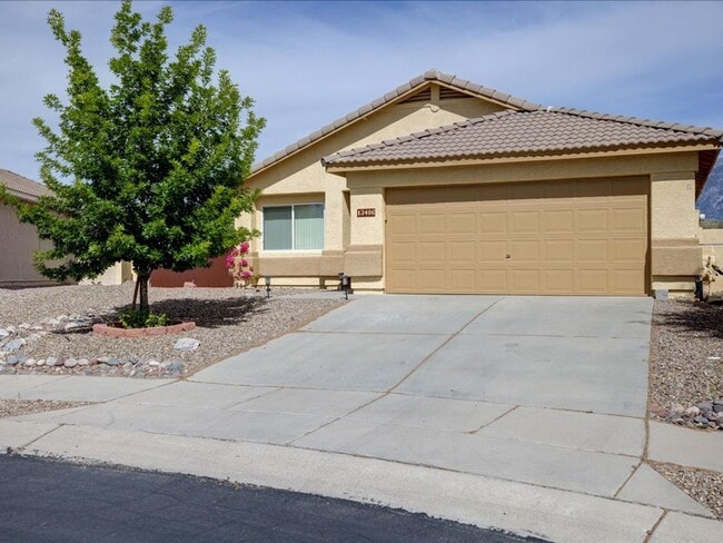 Photo - Spacious 4-Bedroom Home with Private Pool & Large Enclosed Backyard!