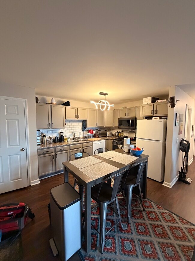 Building Photo - 235 Main St Unit 202