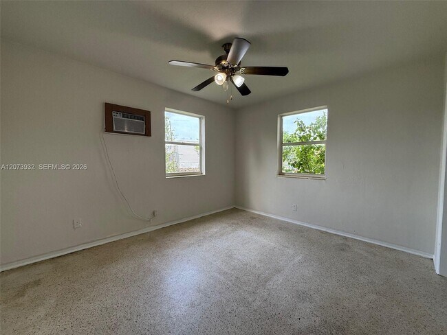Photo - 900 SW 5th St Unit 2