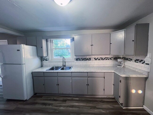 Photo - 708 Johnson St