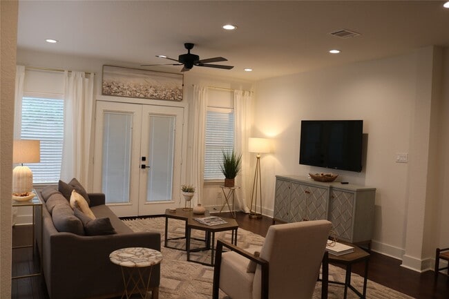 Photo - 4714 Fisk St