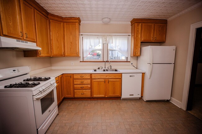Photo - 1452 Rollins Rd Unit Lower