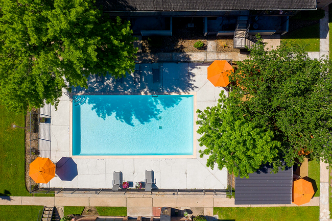 Resort-style pools - Jacinto Palms Apartments