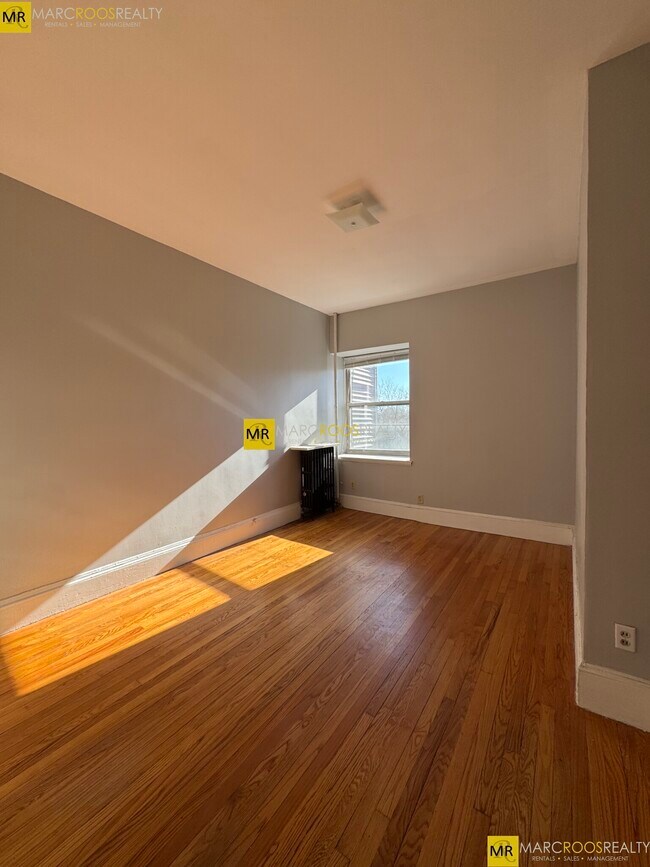 Photo - 1489 Beacon St