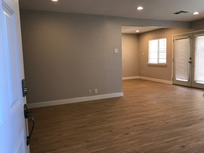 Viviendo - 540 Monica Ln