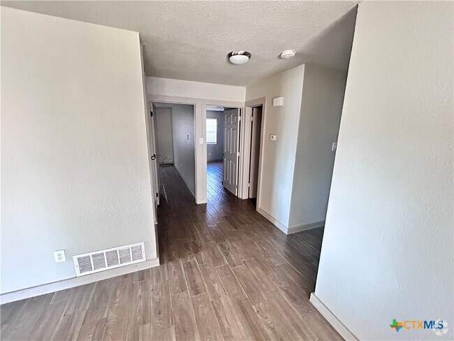 Building Photo - 5001 Greenlee Dr Rental