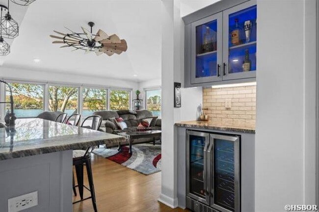 Photo - 100 Bayou Point