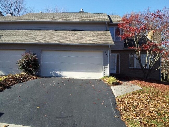 Building Photo - Woods Edge End Town Home with 2 Car Garage - Rent TBD