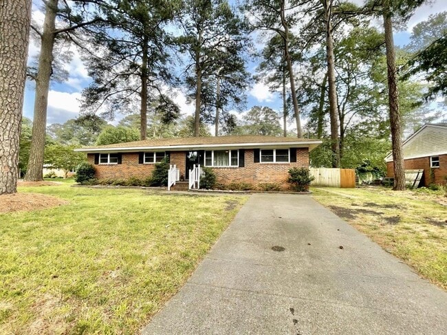 Building Photo - Ready 07-13-26! 4/2 Ranch Home On Corner Lot! Pet-Friendly & All Appliances Convey!