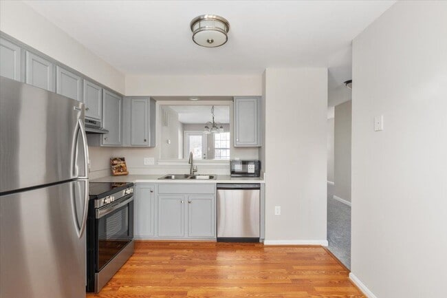 Photo - 113 Frazer Dr