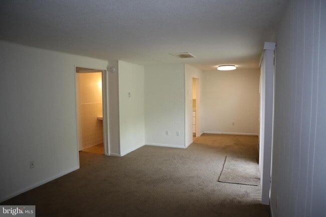 Building Photo - 809 Logan St Rental