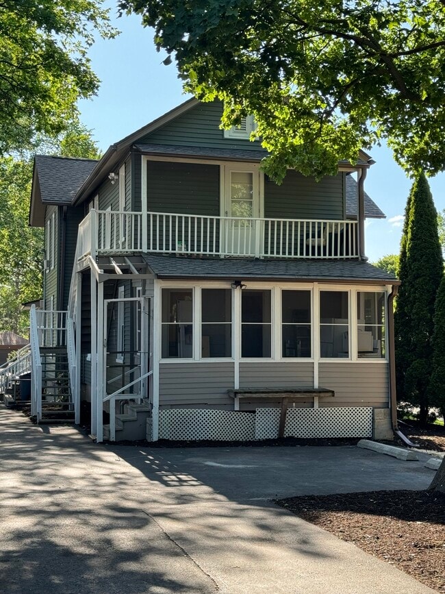 exterior access to Unit C - 617 Delles Rd Unidad C