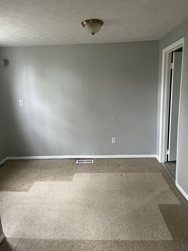 Photo - 309-311-311 Frost Ave