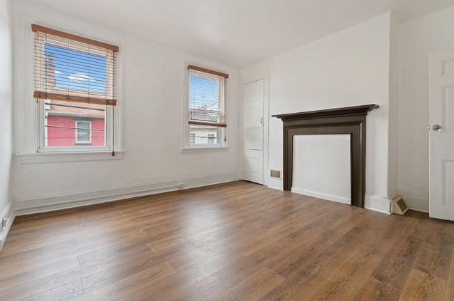 Photo - MOVE IN SPECIAL! SCORE HALF OFF 1ST MONTH'...