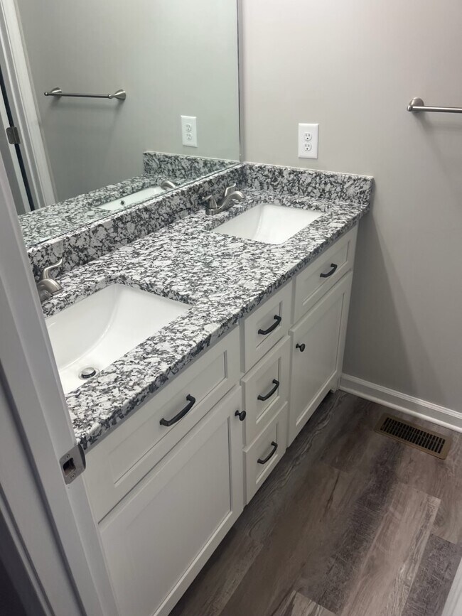 Photo - 110 Sundance Dr