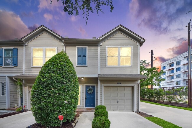 Building Photo - 943 W Heights Hollow Ln