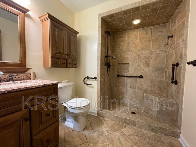 Photo - 6 Colgate Cir