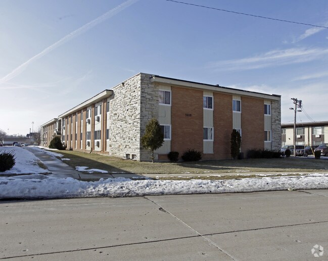 Station Hills - Station Hills Apartments
