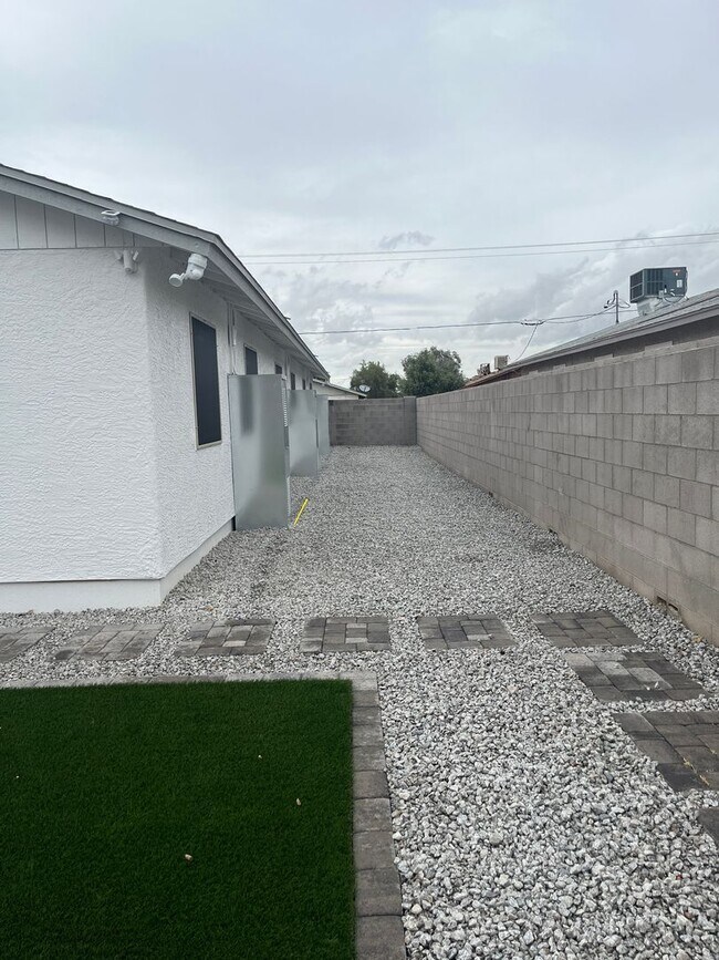 Photo - 2912 E Roeser Rd Unit 1