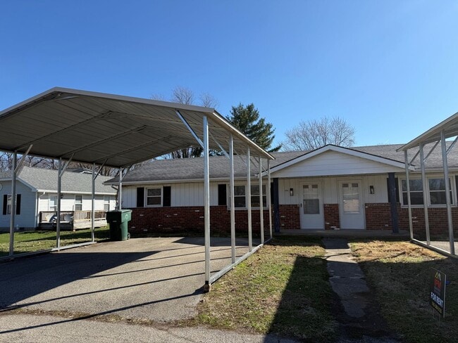 Building Photo - 104-104 N Birchwood Dr Unit 104 Birchwood Dr