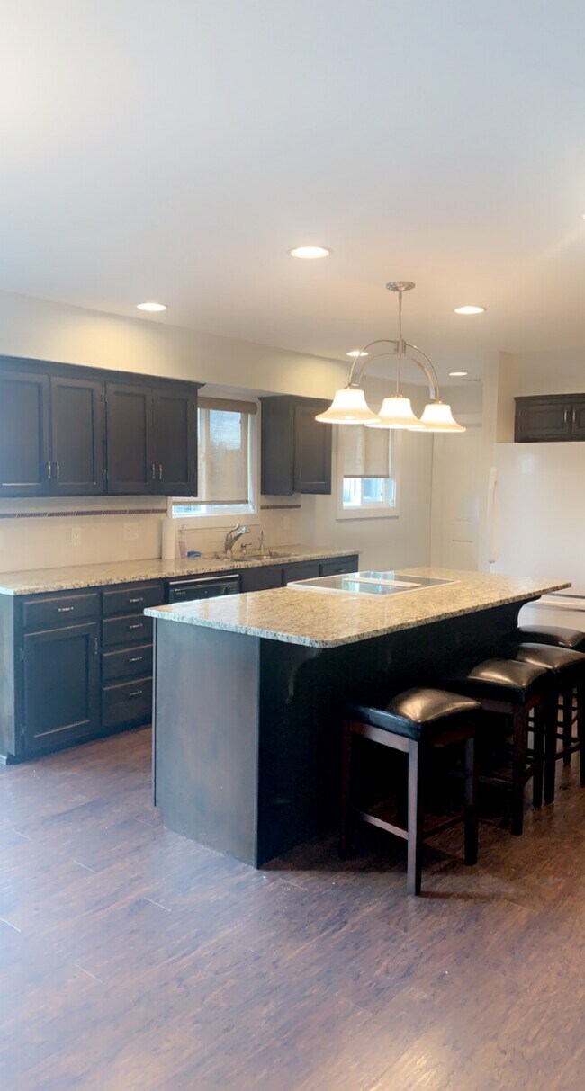 Photo - 8071 Emery Rd