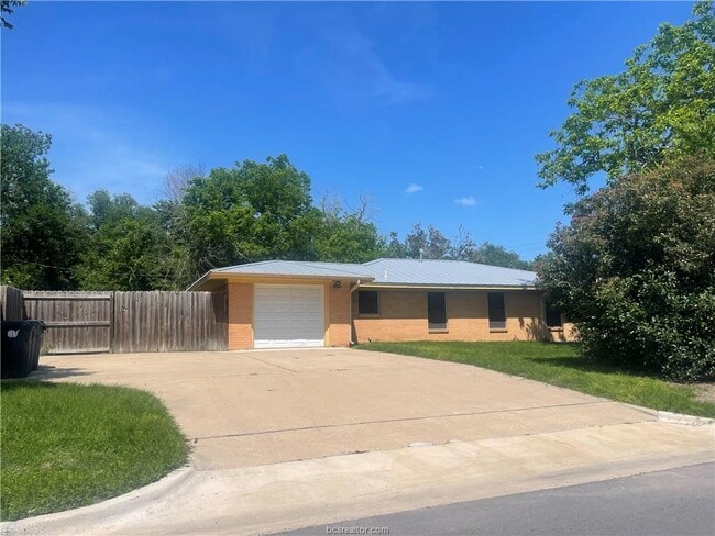 Building Photo - 201 Francis Dr Rental