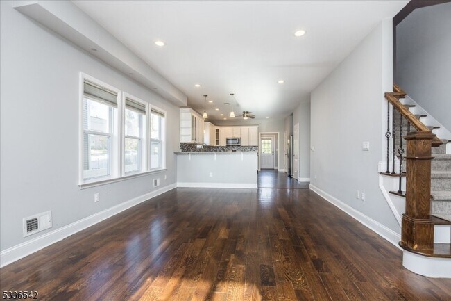 Photo - 132 N Fullerton Ave