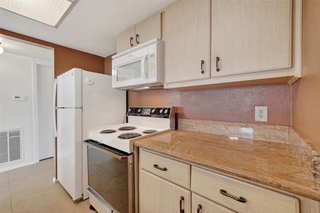 Photo - 8462 Leawood Blvd