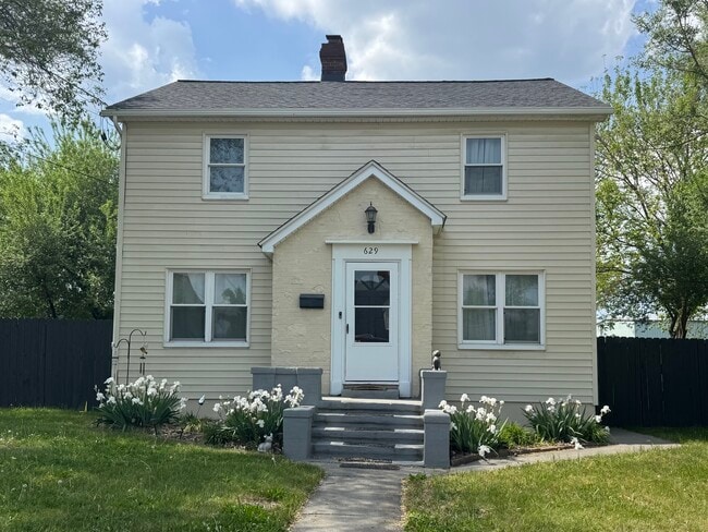 Building Photo - 629 Watson Ave