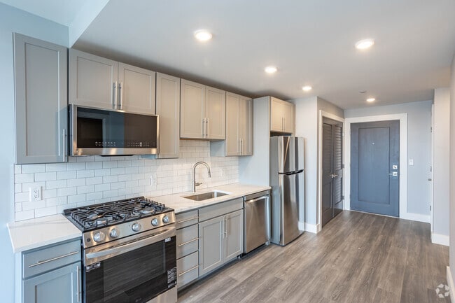 1BR, 1BA - 850SF -