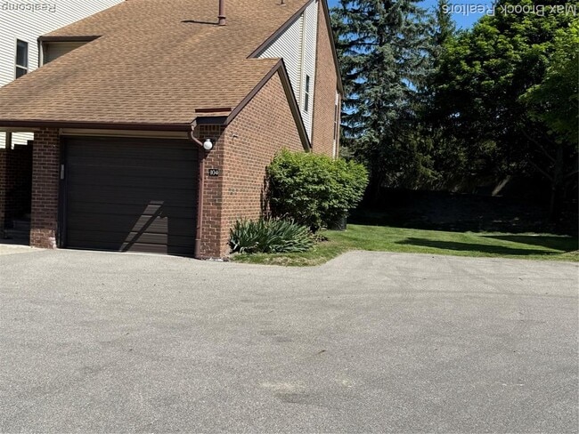 Building Photo - 6560 Ridgefield Cir Unit 104