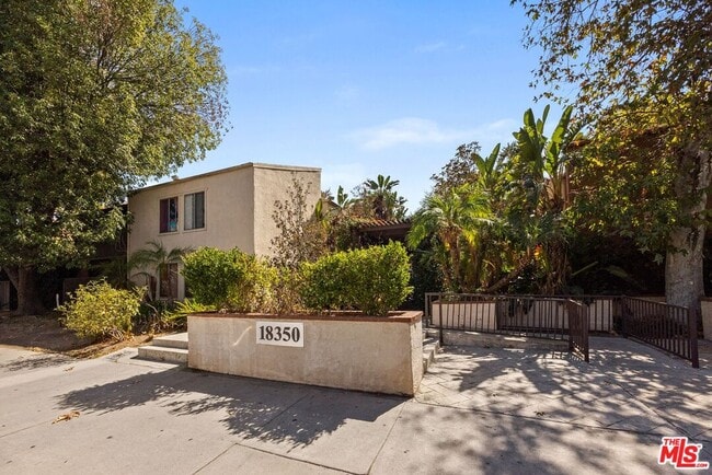 Building Photo - 18350 Hatteras St Unit 183