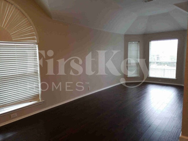 Photo - 707 Geary Dr