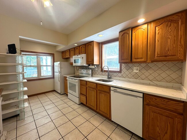 Photo - 321 Hemlock St