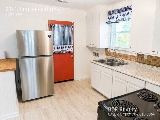 Photo - 2143 Finchley Dr