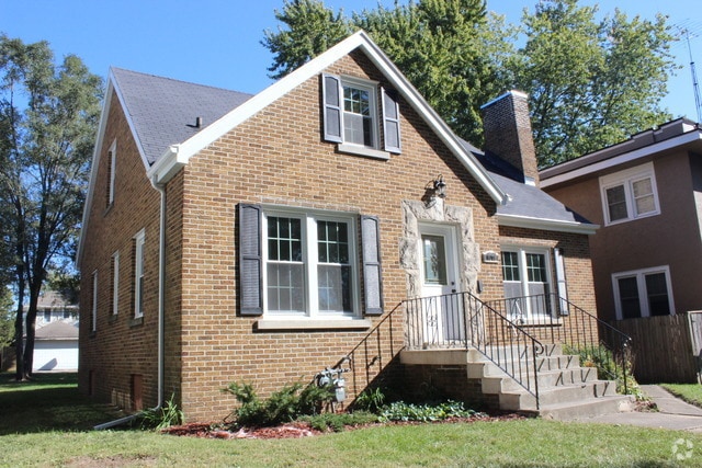 Building Photo - 1018 S Evergreen Ave Rental