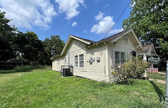 Building Photo - 3109 Anita St Rental